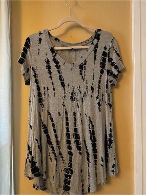 B.L.E.U. Gray & Black Tie-Dye V‑Neck Tunic